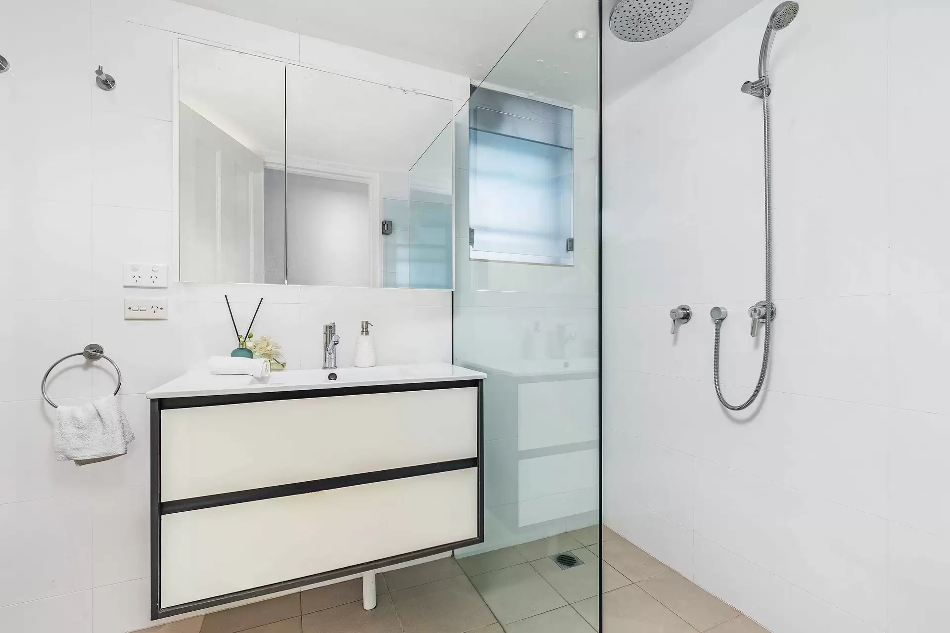 14/58-62 Gerard Street, Cremorne Sold by James Avenue - image 1