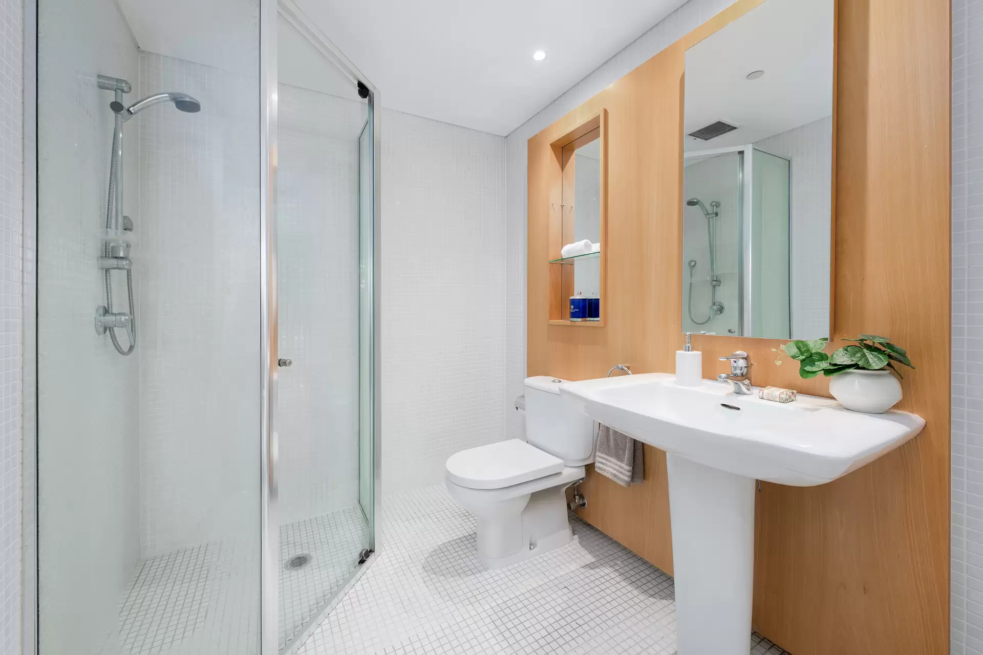 302/30 Glen Street, Milsons Point Auction by James Avenue - image 1