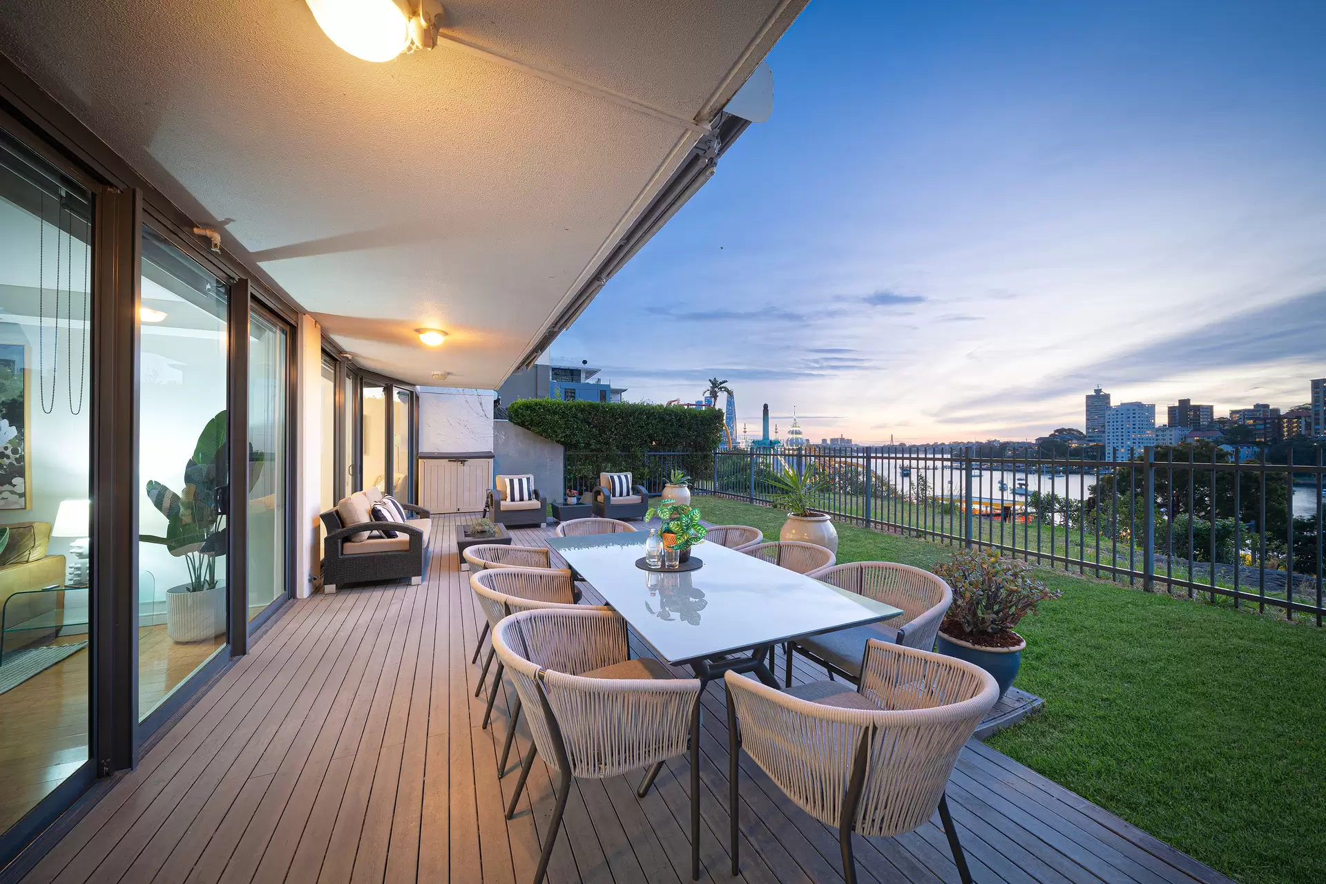 302/30 Glen Street, Milsons Point Auction by James Avenue - image 1