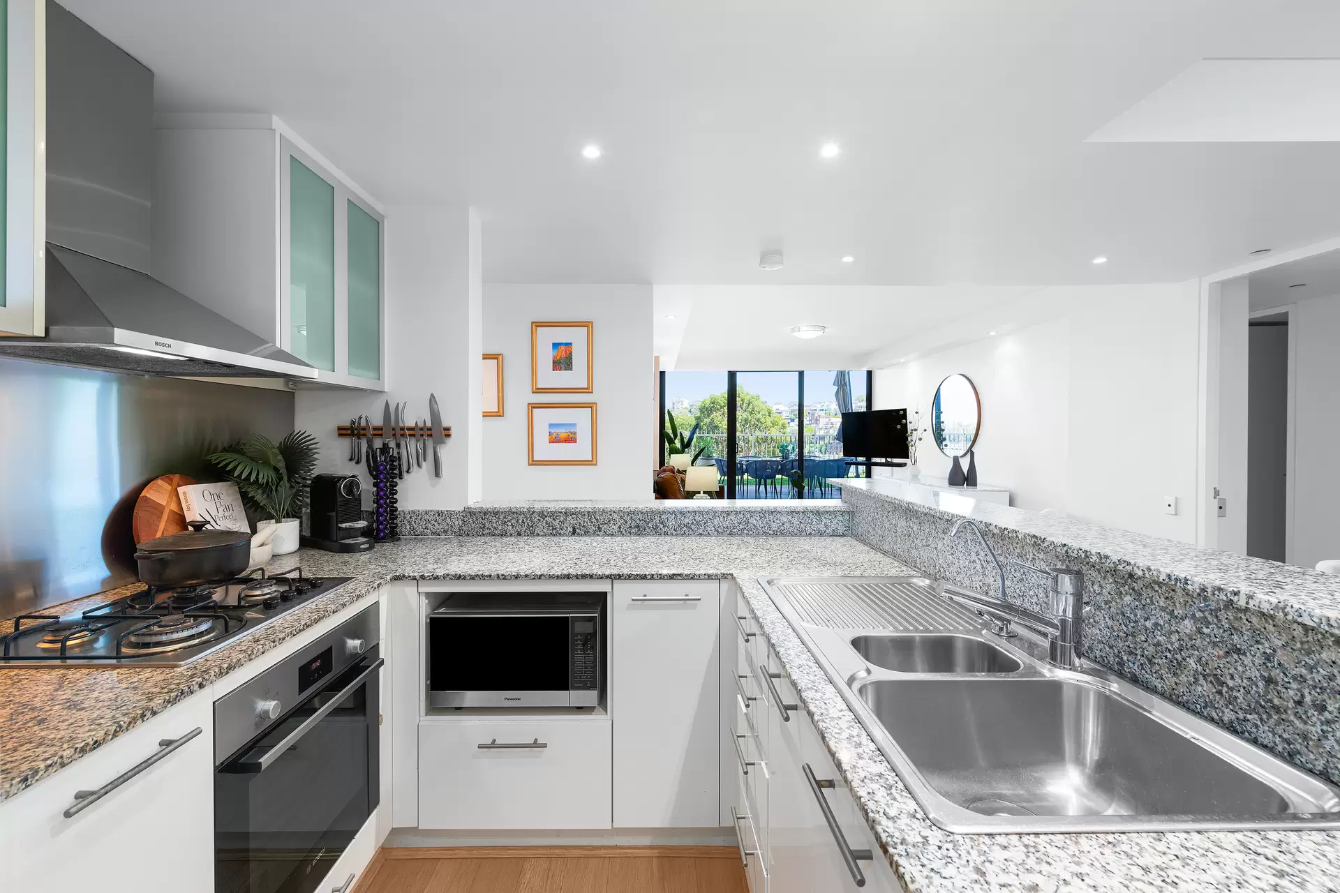 302/30 Glen Street, Milsons Point Auction by James Avenue - image 1