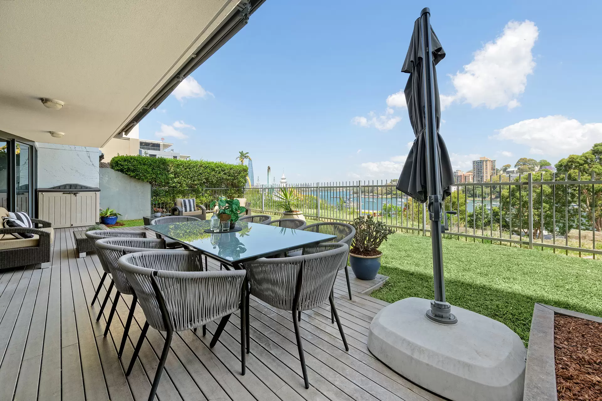 302/30 Glen Street, Milsons Point Auction by James Avenue - image 1