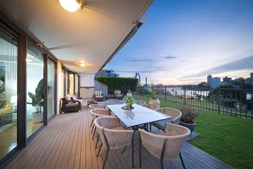 302/30 Glen Street, Milsons Point Sold by James Avenue