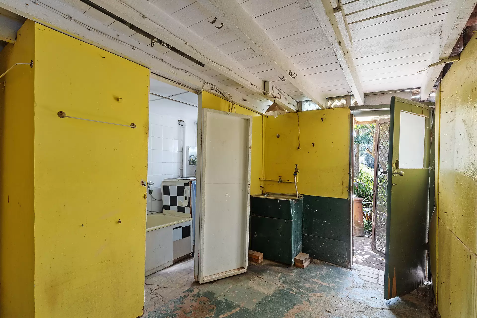 62 Bank Street, North Sydney Sold by James Avenue - image 1