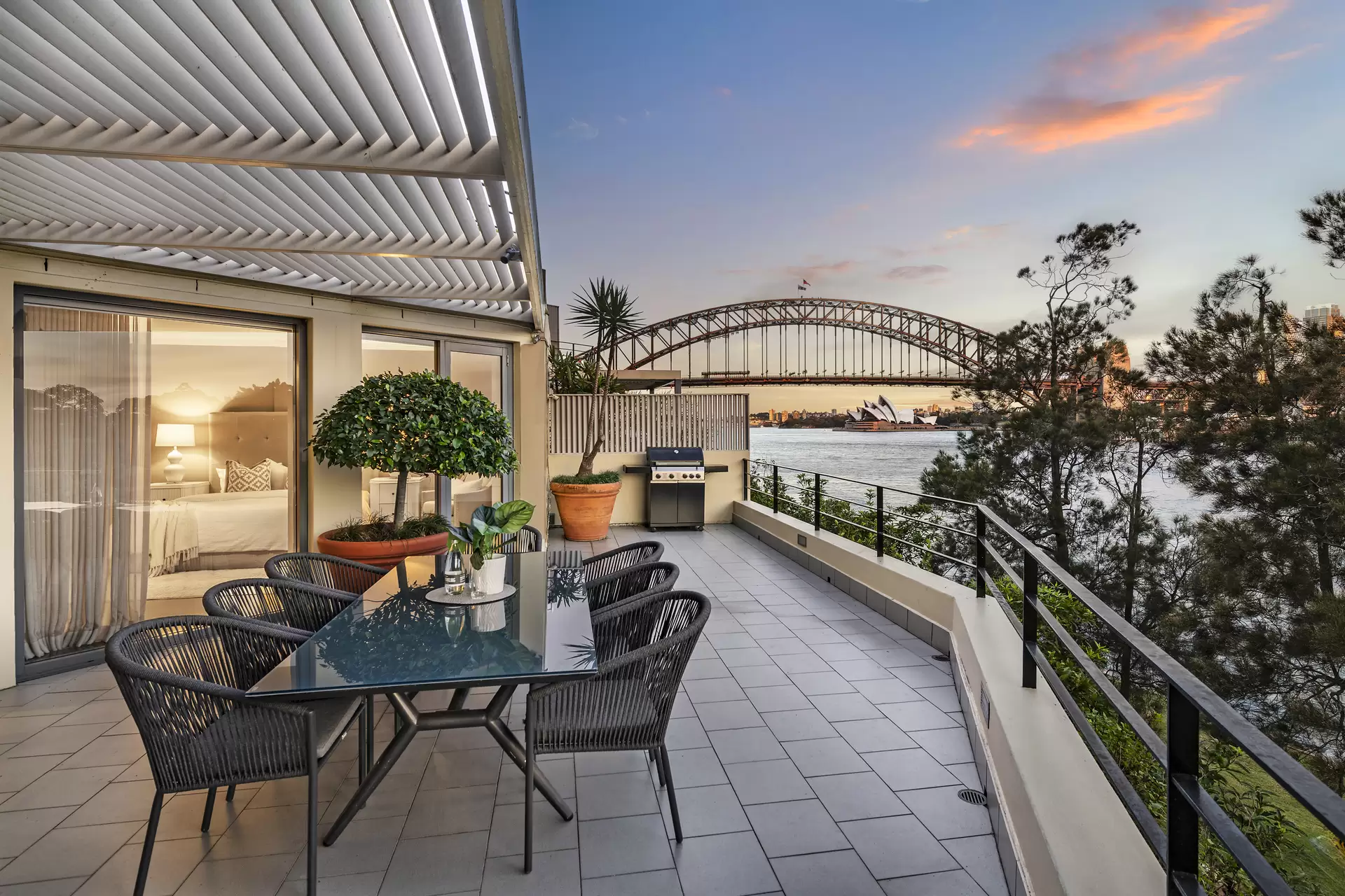 12/1 East Crescent Street, McMahons Point Auction by James Avenue - image 1