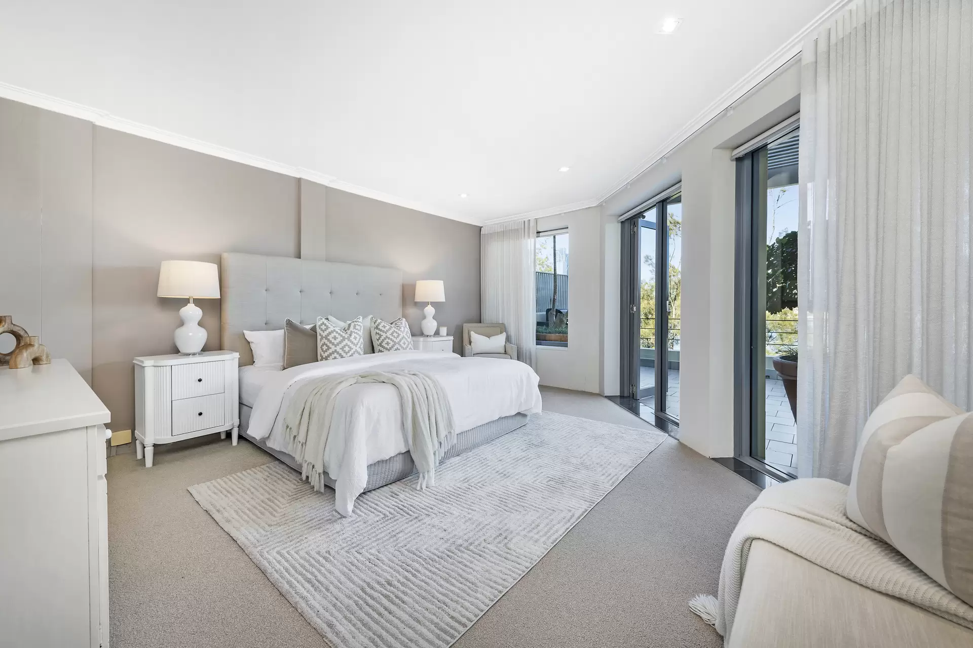 12/1 East Crescent Street, McMahons Point Auction by James Avenue - image 1