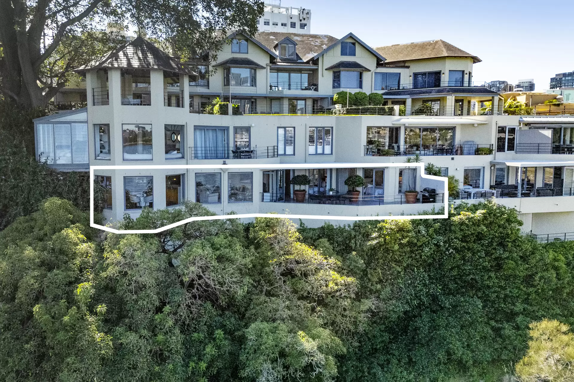 12/1 East Crescent Street, McMahons Point Auction by James Avenue - image 1