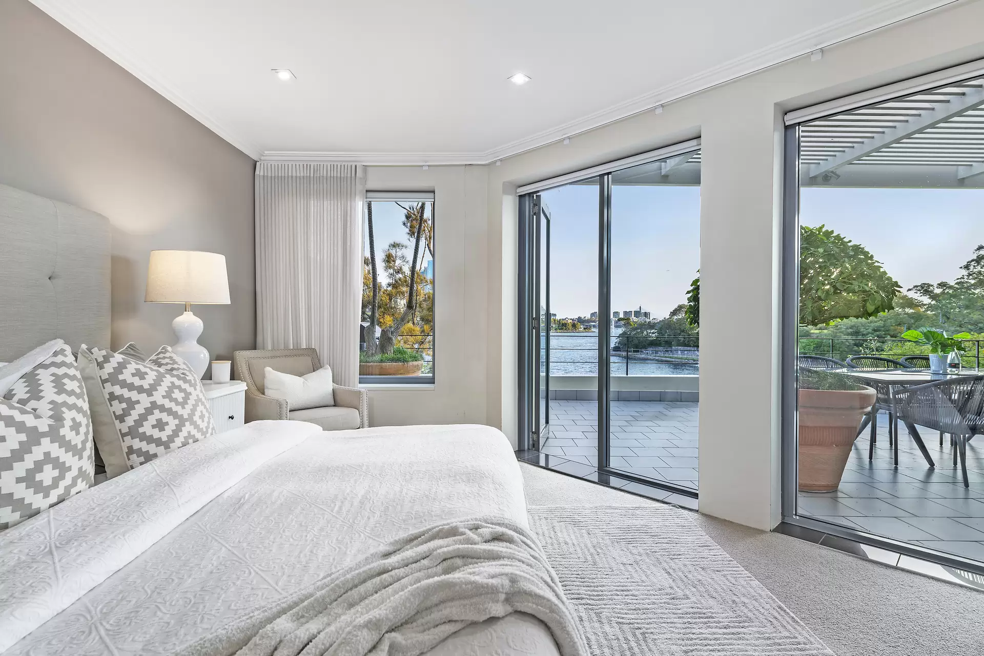 12/1 East Crescent Street, McMahons Point Auction by James Avenue - image 1