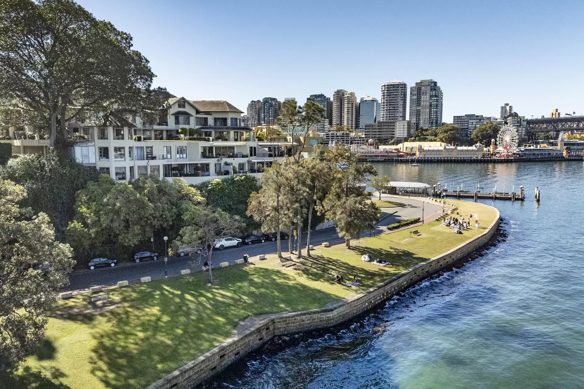 12/1 East Crescent Street, McMahons Point Auction by James Avenue - image 1
