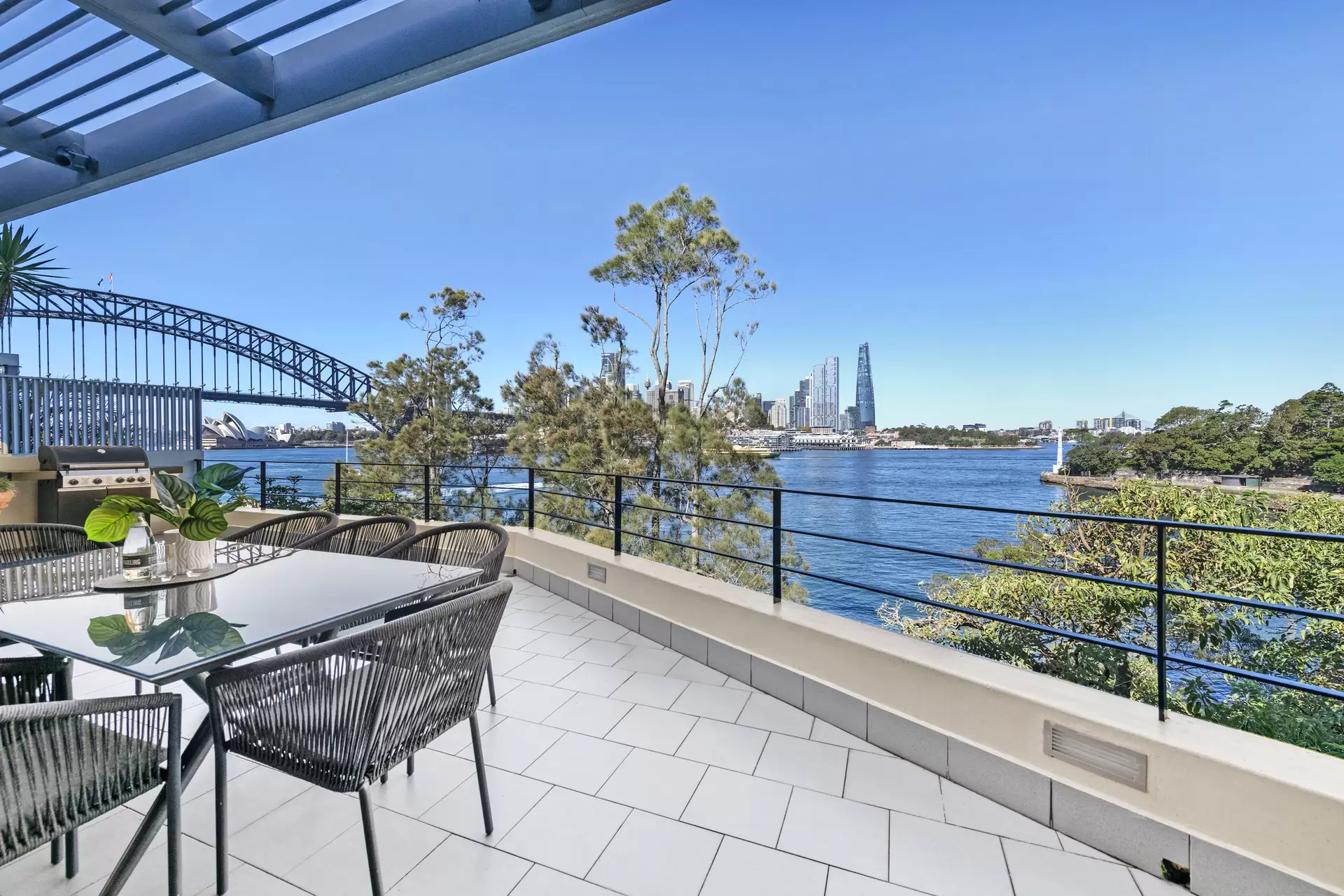 12/1 East Crescent Street, McMahons Point Auction by James Avenue - image 1