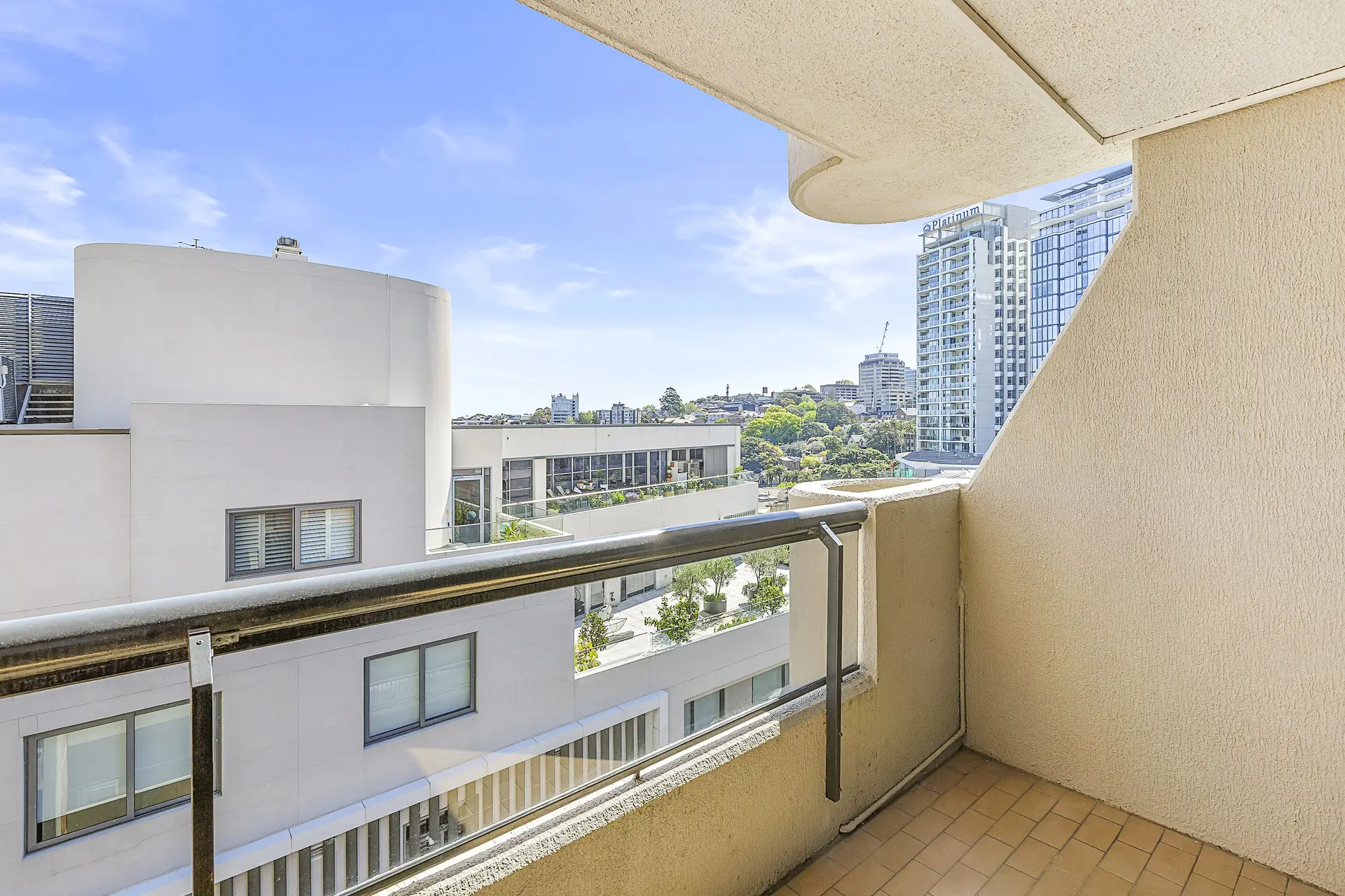 15/98 Alfred Street South, Milsons Point Sold by James Avenue - image 1