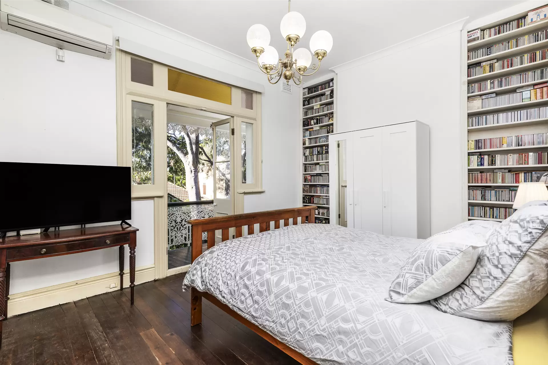 12 Winslow Street, Kirribilli Sold by James Avenue - image 1